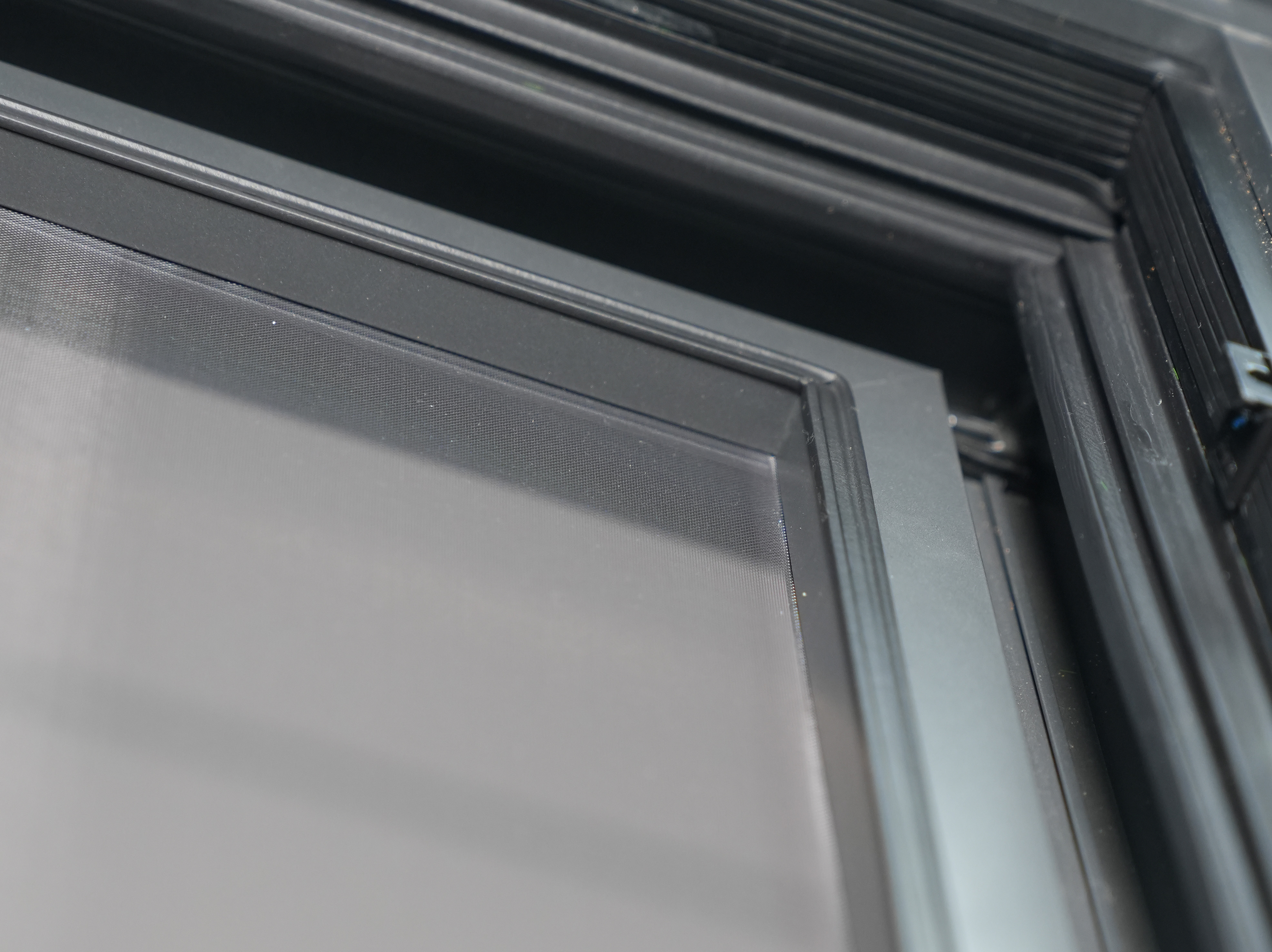 装修季必藏！门窗纱网选购全攻略：防蚊 / 防盗 / 透气三不误，选对省十年心！